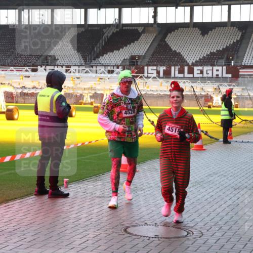 07.12.2025 - St. Pauli X-Mass-Run No. 15 Luisa Fischer http://msf.ph/oto/9379100 07.12.2025 10:32:13 Ziel 4520, 4518, 167, 4519, 343, 750, 752, 1818, 2171, 2342, 2343, 2345, 2352, 2418, 2540, 2541, 3267, 3716, 3806, 3808, 3895, 3896, 3897, 3969, 4412, 4467, 4484, 4495, 4504, 4518, 4519, 4520 meine-sportfotos.de