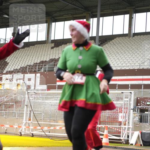 07.12.2025 - St. Pauli X-Mass-Run No. 15 Patografie http://msf.ph/oto/9379105 07.12.2025 10:12:18 Ziel 1070, 1072, 1074, 1077, 1526 meine-sportfotos.de
