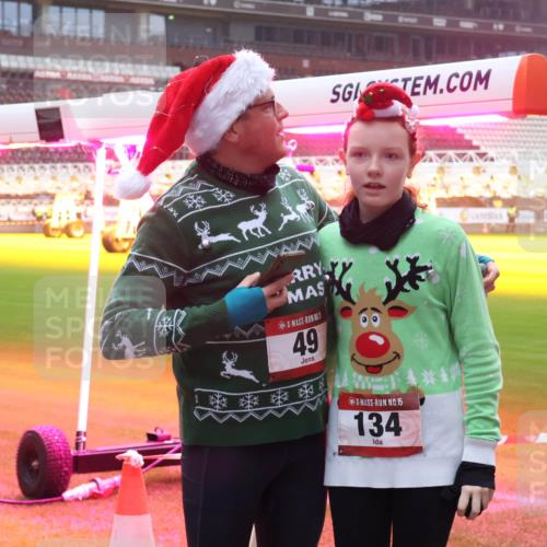 07.12.2025 - St. Pauli X-Mass-Run No. 15 Luisa Fischer http://msf.ph/oto/9379107 07.12.2025 11:11:05 Ziel 49, 15, 134, 29, 30, 31, 42, 48, 49, 53, 122, 134, 660, 667, 669, 745, 980, 1064, 1066, 1298, 1299, 1380, 1398, 1400, 1402, 1584, 1626, 1692, 1694, 1697, 1739, 1740, 2371, 2616, 3124, 3136, 4574 meine-sportfotos.de