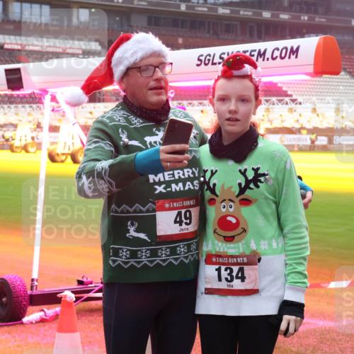 07.12.2025 - St. Pauli X-Mass-Run No. 15 Luisa Fischer http://msf.ph/oto/9379110 07.12.2025 11:11:05 Ziel 5, 49, 15, 134, 29, 30, 31, 42, 48, 49, 53, 122, 134, 660, 667, 669, 745, 980, 1064, 1066, 1298, 1299, 1380, 1398, 1400, 1402, 1584, 1626, 1692, 1694, 1697, 1739, 1740, 2371, 2616, 3124, 3136, 4574 meine-sportfotos.de