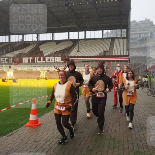 07.12.2025 - St. Pauli X-Mass-Run No. 15 Fabian Wolf http://msf.ph/oto/9379111 07.12.2025 10:07:27 Ziel 256, 265, 272, 517, 657, 685, 716, 767, 1187, 1234, 1543, 2983, 3003 meine-sportfotos.de