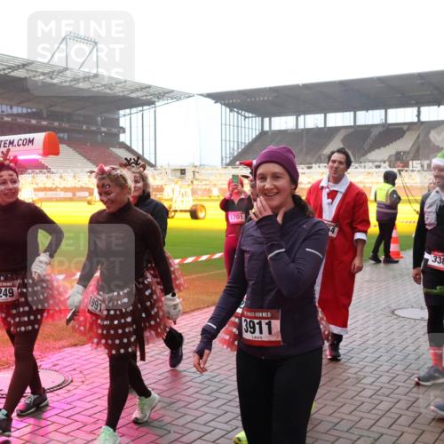 07.12.2025 - St. Pauli X-Mass-Run No. 15 Luisa Fischer http://msf.ph/oto/9379153 07.12.2025 10:06:07 Ziel 2249, 1991, 1701, 15, 3911, 3386, 668, 2, 3, 54, 114, 123, 363, 385, 424, 512, 543, 668, 676, 805, 834, 945, 950, 1121, 1215, 1222, 1316, 1374, 1481, 1661, 1761, 1789, 1791, 2756, 2757, 3186, 3231, 3386, 3812, 3814, 3857, 3859, 3877, 4036, 4194, 4195, 4235, 4236, 4237, 4552, 4555, 4556, 4558, 4559, 4560 meine-sportfotos.de