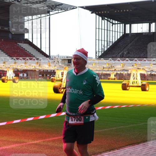 07.12.2025 - St. Pauli X-Mass-Run No. 15 Luisa Fischer http://msf.ph/oto/9379154 07.12.2025 10:32:25 Ziel 1700, 750, 752, 1818, 1942, 1944, 2342, 2343, 2345, 2352, 2418, 3267, 3716, 3806, 3808, 3895, 3896, 3897, 3969, 4039, 4274, 4275, 4467, 4484, 4495, 4504, 4518, 4519, 4520 meine-sportfotos.de