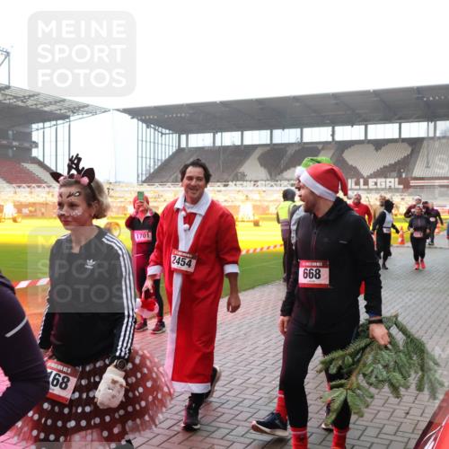 07.12.2025 - St. Pauli X-Mass-Run No. 15 Luisa Fischer http://msf.ph/oto/9379164 07.12.2025 10:06:08 Ziel 15, 68, 1701, 5, 2454, 668, 1215, 2, 3, 54, 114, 123, 363, 385, 424, 512, 543, 668, 676, 805, 834, 945, 950, 1121, 1215, 1222, 1316, 1374, 1481, 1661, 1761, 1789, 1791, 2756, 2757, 3172, 3186, 3231, 3386, 3812, 3814, 3857, 3859, 3877, 4036, 4194, 4195, 4235, 4236, 4237, 4552, 4555, 4556, 4558, 4559, 4560 meine-sportfotos.de