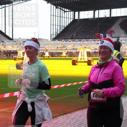 07.12.2025 - St. Pauli X-Mass-Run No. 15 Luisa Fischer http://msf.ph/oto/9379166 07.12.2025 10:32:26 Ziel 1856, 4495, 750, 752, 1818, 1942, 1944, 2342, 2343, 2345, 2352, 2418, 3267, 3716, 3806, 3808, 3895, 3896, 3897, 3969, 4039, 4274, 4275, 4467, 4484, 4495, 4504, 4518, 4519, 4520 meine-sportfotos.de