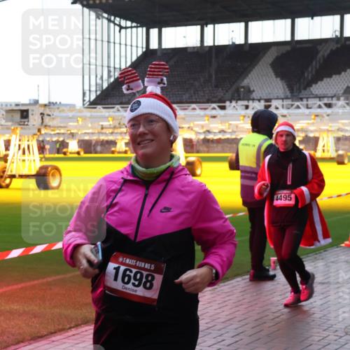 07.12.2025 - St. Pauli X-Mass-Run No. 15 Luisa Fischer http://msf.ph/oto/9379167 07.12.2025 10:32:27 Ziel 15, 1698, 4495, 750, 752, 1818, 1942, 1944, 2342, 2343, 2345, 2352, 2418, 3267, 3716, 3806, 3808, 3895, 3896, 3897, 3969, 4039, 4274, 4275, 4467, 4484, 4495, 4504, 4518, 4519, 4520 meine-sportfotos.de