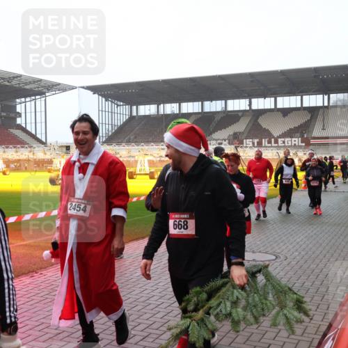 07.12.2025 - St. Pauli X-Mass-Run No. 15 Luisa Fischer http://msf.ph/oto/9379170 07.12.2025 10:06:09 Ziel 5, 2454, 668, 1222, 1215, 323, 2, 3, 54, 123, 180, 363, 385, 424, 512, 543, 668, 676, 805, 834, 945, 950, 1121, 1215, 1222, 1316, 1374, 1481, 1661, 1761, 1789, 1791, 2756, 2757, 3172, 3186, 3231, 3386, 3812, 3814, 3857, 3859, 3877, 4036, 4194, 4195, 4235, 4236, 4237, 4552, 4555, 4556, 4558, 4559, 4560 meine-sportfotos.de