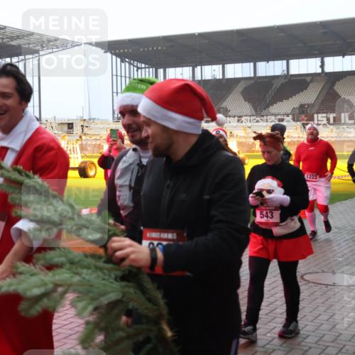 07.12.2025 - St. Pauli X-Mass-Run No. 15 Luisa Fischer http://msf.ph/oto/9379176 07.12.2025 10:06:10 Ziel 2454, 543, 945, 1222, 1215, 2, 3, 54, 123, 180, 363, 385, 424, 468, 512, 543, 668, 676, 805, 834, 945, 950, 1121, 1215, 1222, 1316, 1374, 1481, 1661, 1761, 1788, 1789, 1791, 2756, 2757, 3172, 3186, 3231, 3386, 3812, 3814, 3857, 3859, 3877, 4036, 4194, 4195, 4235, 4236, 4237, 4552, 4555, 4556, 4558, 4559, 4560 meine-sportfotos.de