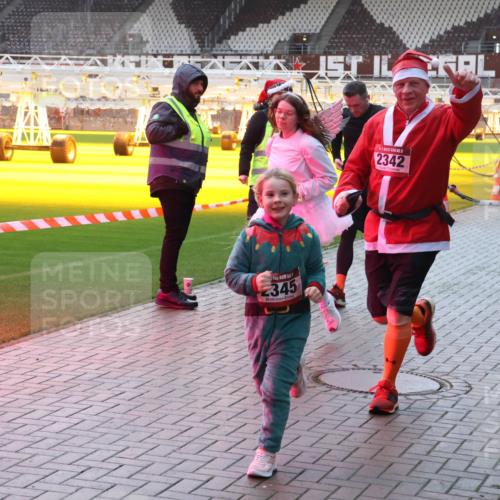 07.12.2025 - St. Pauli X-Mass-Run No. 15 Luisa Fischer http://msf.ph/oto/9379187 07.12.2025 10:32:33 Ziel 2345, 2342, 651, 750, 752, 1942, 1944, 2342, 2343, 2345, 2352, 2418, 3267, 3716, 3806, 3808, 3895, 3896, 3897, 3969, 4039, 4274, 4275, 4467, 4484, 4495, 4504, 4518, 4519, 4520 meine-sportfotos.de