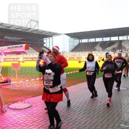 07.12.2025 - St. Pauli X-Mass-Run No. 15 Luisa Fischer http://msf.ph/oto/9379191 07.12.2025 10:06:12 Ziel 543, 945, 1215, 512, 2, 3, 54, 123, 148, 180, 363, 385, 424, 468, 512, 543, 668, 676, 805, 834, 945, 950, 1121, 1215, 1222, 1316, 1374, 1481, 1661, 1761, 1788, 1789, 1791, 2756, 2757, 3093, 3172, 3196, 3231, 3386, 3812, 3814, 3857, 3859, 3877, 4036, 4194, 4195, 4235, 4236, 4237, 4246, 4251, 4552, 4555, 4556, 4558, 4559, 4560 meine-sportfotos.de