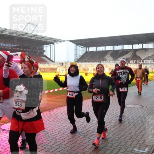 07.12.2025 - St. Pauli X-Mass-Run No. 15 Luisa Fischer http://msf.ph/oto/9379197 07.12.2025 10:06:13 Ziel 1222, 5, 543, 945, 1215, 512, 123, 2, 3, 54, 123, 148, 180, 363, 385, 424, 468, 512, 543, 668, 676, 805, 834, 945, 950, 1121, 1215, 1222, 1316, 1374, 1481, 1661, 1761, 1788, 1789, 1791, 2756, 2757, 2894, 2968, 3093, 3172, 3196, 3231, 3386, 3812, 3814, 3857, 3859, 3877, 4036, 4194, 4195, 4235, 4236, 4237, 4246, 4251, 4552, 4555, 4556, 4558, 4559, 4560 meine-sportfotos.de
