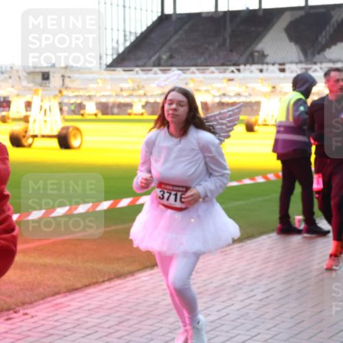 07.12.2025 - St. Pauli X-Mass-Run No. 15 Luisa Fischer http://msf.ph/oto/9379198 07.12.2025 10:32:34 Ziel 3716, 456, 651, 750, 752, 1942, 1944, 2342, 2343, 2345, 2352, 2418, 3267, 3716, 3806, 3808, 3969, 4039, 4274, 4275, 4467, 4484, 4495, 4504, 4518, 4519, 4520 meine-sportfotos.de