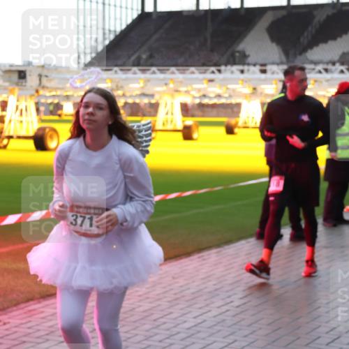 07.12.2025 - St. Pauli X-Mass-Run No. 15 Luisa Fischer http://msf.ph/oto/9379200 07.12.2025 10:32:34 Ziel 371, 1, 456, 651, 750, 752, 1942, 1944, 2342, 2343, 2345, 2352, 2418, 3267, 3716, 3806, 3808, 3969, 4039, 4274, 4275, 4467, 4484, 4495, 4504, 4518, 4519, 4520 meine-sportfotos.de
