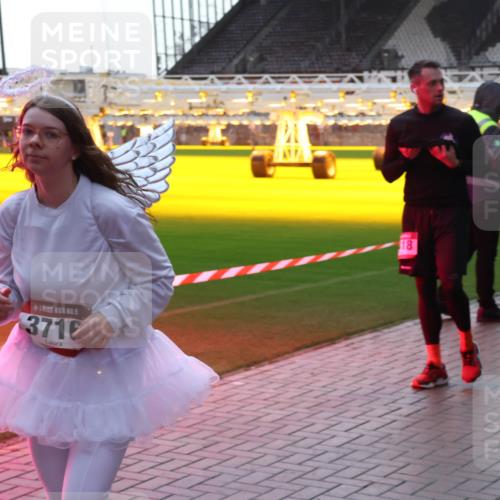 07.12.2025 - St. Pauli X-Mass-Run No. 15 Luisa Fischer http://msf.ph/oto/9379204 07.12.2025 10:32:35 Ziel 5, 3710, 18, 456, 651, 750, 752, 1942, 1944, 2342, 2343, 2345, 2352, 2418, 3267, 3716, 3806, 3808, 3969, 4039, 4274, 4275, 4467, 4484, 4495, 4504, 4518, 4519, 4520 meine-sportfotos.de