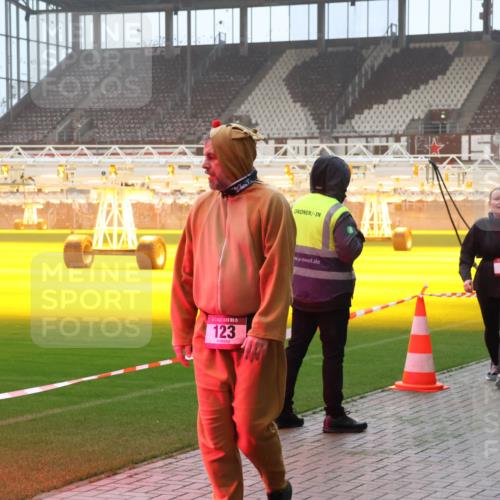 07.12.2025 - St. Pauli X-Mass-Run No. 15 Luisa Fischer http://msf.ph/oto/9379216 07.12.2025 10:06:16 Ziel 1, 15, 123, 54, 2, 3, 54, 123, 148, 180, 363, 385, 424, 468, 512, 543, 668, 676, 805, 834, 945, 950, 967, 969, 1215, 1222, 1316, 1374, 1788, 1789, 1791, 2756, 2757, 2894, 2968, 3093, 3172, 3196, 3231, 3386, 3812, 3814, 3857, 3859, 3877, 4194, 4195, 4235, 4236, 4237, 4246, 4251, 4552, 4555, 4556, 4558, 4559, 4560 meine-sportfotos.de