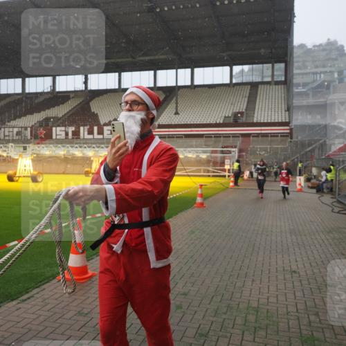 07.12.2025 - St. Pauli X-Mass-Run No. 15 Fabian Wolf http://msf.ph/oto/9379220 07.12.2025 10:07:30 Ziel 256, 265, 272, 517, 657, 685, 716, 767, 1187, 1234, 1543, 3003 meine-sportfotos.de