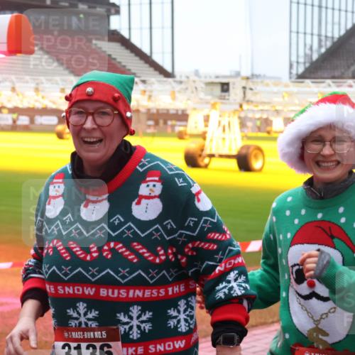 07.12.2025 - St. Pauli X-Mass-Run No. 15 Luisa Fischer http://msf.ph/oto/9379226 07.12.2025 11:11:09 Ziel 5, 34, 15, 3136, 29, 30, 31, 42, 48, 49, 53, 122, 134, 660, 667, 669, 745, 980, 1064, 1066, 1298, 1299, 1380, 1398, 1400, 1402, 1584, 1626, 1692, 1694, 1697, 1739, 1740, 2371, 2616, 3124, 3136, 4574 meine-sportfotos.de