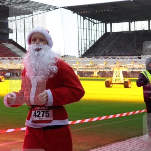 07.12.2025 - St. Pauli X-Mass-Run No. 15 Luisa Fischer http://msf.ph/oto/9379231 07.12.2025 10:32:45 Ziel 15, 4275, 456, 651, 750, 752, 1942, 1944, 2342, 2343, 2345, 2418, 3267, 3716, 3806, 3808, 4039, 4274, 4275, 4484, 4495, 4504, 4758 meine-sportfotos.de