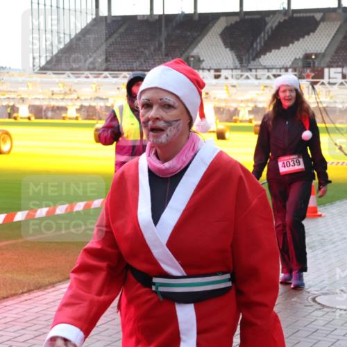 07.12.2025 - St. Pauli X-Mass-Run No. 15 Luisa Fischer http://msf.ph/oto/9379260 07.12.2025 10:33:00 Ziel 4039, 456, 651, 1942, 1944, 4039, 4274, 4275, 4758 meine-sportfotos.de