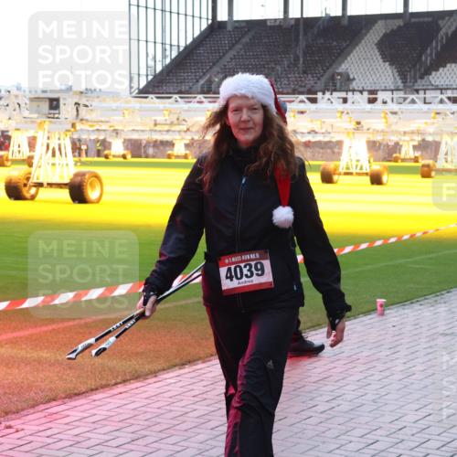 07.12.2025 - St. Pauli X-Mass-Run No. 15 Luisa Fischer http://msf.ph/oto/9379265 07.12.2025 10:33:02 Ziel 15, 4039, 456, 651, 1942, 1944, 4039, 4274, 4275, 4758 meine-sportfotos.de