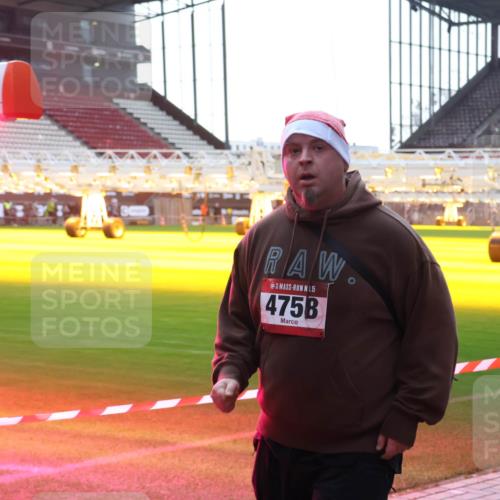 07.12.2025 - St. Pauli X-Mass-Run No. 15 Luisa Fischer http://msf.ph/oto/9379280 07.12.2025 10:33:11 Ziel 115, 4758, 456, 651, 2486, 4758 meine-sportfotos.de