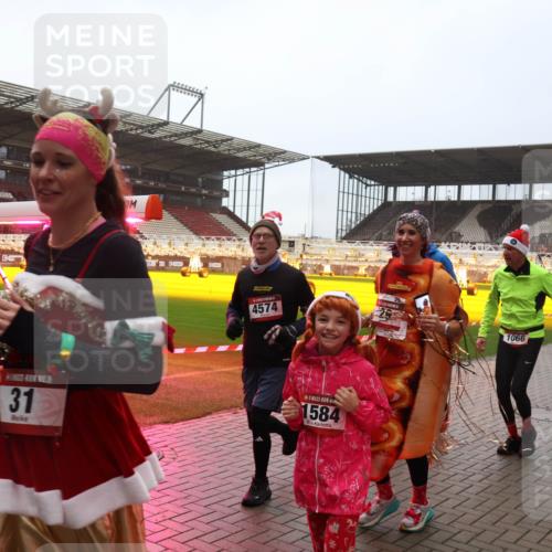 07.12.2025 - St. Pauli X-Mass-Run No. 15 Luisa Fischer http://msf.ph/oto/9379298 07.12.2025 11:11:12 Ziel 31, 4574, 1584, 1066, 1626, 29, 30, 31, 42, 48, 49, 53, 122, 134, 660, 667, 669, 745, 980, 1064, 1066, 1298, 1299, 1380, 1398, 1400, 1402, 1584, 1626, 1692, 1694, 1697, 1739, 1740, 2371, 2616, 3124, 3136, 4574 meine-sportfotos.de