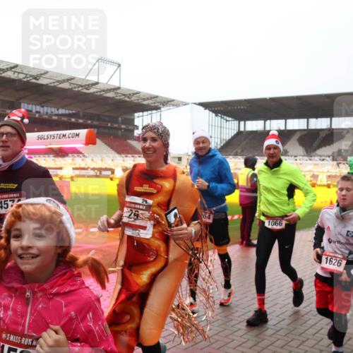 07.12.2025 - St. Pauli X-Mass-Run No. 15 Luisa Fischer http://msf.ph/oto/9379302 07.12.2025 11:11:13 Ziel 457, 29, 29, 64, 1066, 1626, 29, 30, 31, 42, 48, 49, 53, 122, 134, 660, 667, 669, 745, 980, 1064, 1066, 1298, 1380, 1398, 1400, 1402, 1518, 1584, 1626, 1692, 1694, 1697, 1739, 1740, 2371, 2616, 3124, 3136, 4574 meine-sportfotos.de