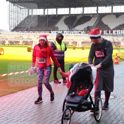 07.12.2025 - St. Pauli X-Mass-Run No. 15 Luisa Fischer http://msf.ph/oto/9379304 07.12.2025 10:33:15 Ziel 3806, 3808, 2486, 456, 651, 2486, 3901, 3902, 4758 meine-sportfotos.de