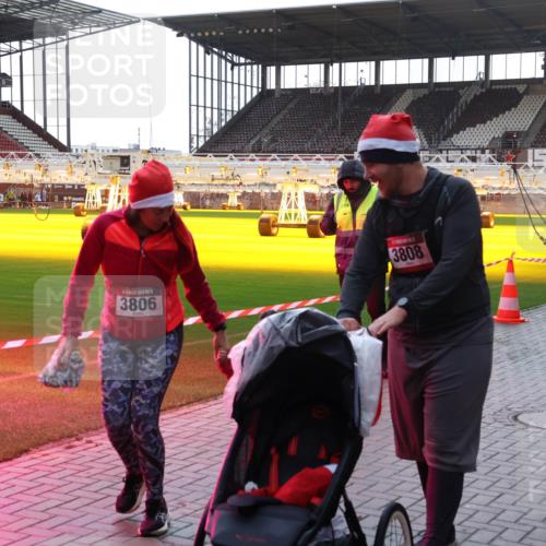 07.12.2025 - St. Pauli X-Mass-Run No. 15 Luisa Fischer http://msf.ph/oto/9379314 07.12.2025 10:33:16 Ziel 3806, 3808, 456, 651, 2486, 3901, 3902, 4758 meine-sportfotos.de