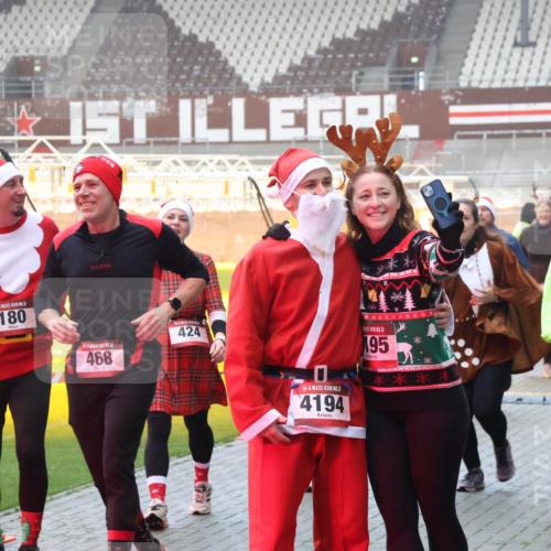 07.12.2025 - St. Pauli X-Mass-Run No. 15 Luisa Fischer http://msf.ph/oto/9379315 07.12.2025 10:06:32 Ziel 00, 180, 468, 424, 5, 4194, 15, 195, 676, 2, 3, 34, 54, 123, 127, 148, 180, 187, 363, 385, 424, 468, 512, 676, 805, 834, 893, 945, 967, 969, 1119, 1215, 1222, 1369, 1479, 1480, 1788, 1789, 1791, 1832, 1937, 1946, 2756, 2757, 2894, 2968, 3093, 3172, 3196, 3812, 3814, 3857, 3859, 3877, 4194, 4195, 4235, 4236, 4237, 4246, 4251, 4559, 4560, 4657, 4665, 4670, 4672, 4676, 4677, 4736, 4739 meine-sportfotos.de