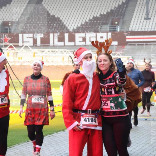 07.12.2025 - St. Pauli X-Mass-Run No. 15 Luisa Fischer http://msf.ph/oto/9379322 07.12.2025 10:06:33 Ziel 88, 16, 00, 180, 424, 5, 4194, 15, 195, 3196, 676, 2, 3, 34, 54, 123, 127, 148, 180, 187, 363, 424, 468, 512, 676, 805, 834, 893, 945, 967, 969, 1119, 1222, 1369, 1479, 1480, 1788, 1789, 1791, 1832, 1937, 1946, 2756, 2757, 2894, 2968, 3093, 3172, 3196, 3534, 3536, 3537, 3812, 3814, 3857, 3859, 3877, 4194, 4195, 4235, 4236, 4237, 4246, 4251, 4657, 4665, 4670, 4672, 4676, 4677, 4736, 4739 meine-sportfotos.de