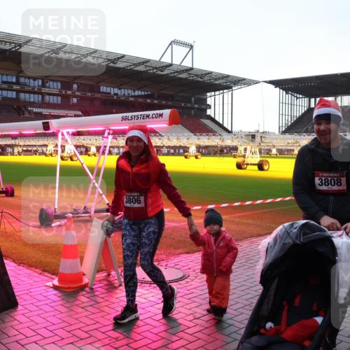 07.12.2025 - St. Pauli X-Mass-Run No. 15 Luisa Fischer http://msf.ph/oto/9379324 07.12.2025 10:33:18 Ziel 3806, 3808, 83, 456, 651, 1268, 2486, 3543, 3548, 3901, 3902, 4758 meine-sportfotos.de