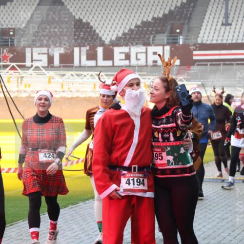 07.12.2025 - St. Pauli X-Mass-Run No. 15 Luisa Fischer http://msf.ph/oto/9379325 07.12.2025 10:06:33 Ziel 180, 424, 4194, 5, 195, 196, 1394, 676, 2, 3, 34, 54, 123, 127, 148, 180, 187, 363, 424, 468, 512, 676, 805, 834, 893, 945, 967, 969, 1119, 1222, 1369, 1479, 1480, 1788, 1789, 1791, 1832, 1937, 1946, 2756, 2757, 2894, 2968, 3093, 3172, 3196, 3534, 3536, 3537, 3812, 3814, 3857, 3859, 3877, 4194, 4195, 4235, 4236, 4237, 4246, 4251, 4657, 4665, 4670, 4672, 4676, 4677, 4736, 4739 meine-sportfotos.de