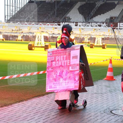 07.12.2025 - St. Pauli X-Mass-Run No. 15 Luisa Fischer http://msf.ph/oto/9379327 07.12.2025 10:33:29 Ziel 651, 21, 12, 2025, 400, 15, 83, 83, 498, 1268, 1329, 2054, 2486, 3543, 3548, 3791, 3901, 3902, 4758 meine-sportfotos.de