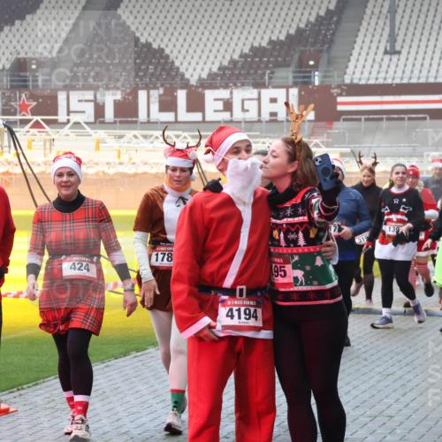 07.12.2025 - St. Pauli X-Mass-Run No. 15 Luisa Fischer http://msf.ph/oto/9379328 07.12.2025 10:06:33 Ziel 5, 180, 424, 178, 5, 4194, 195, 319, 139, 676, 2, 3, 34, 54, 123, 127, 148, 180, 187, 363, 424, 468, 512, 676, 805, 834, 893, 945, 967, 969, 1119, 1222, 1369, 1479, 1480, 1788, 1789, 1791, 1832, 1937, 1946, 2756, 2757, 2894, 2968, 3093, 3172, 3196, 3534, 3536, 3537, 3812, 3814, 3857, 3859, 3877, 4194, 4195, 4235, 4236, 4237, 4246, 4251, 4657, 4665, 4670, 4672, 4676, 4677, 4736, 4739 meine-sportfotos.de