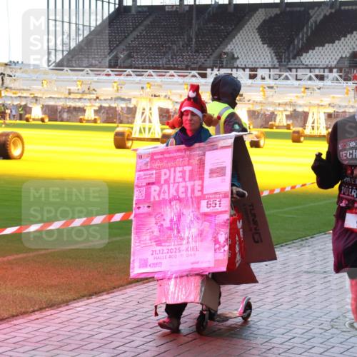 07.12.2025 - St. Pauli X-Mass-Run No. 15 Luisa Fischer http://msf.ph/oto/9379330 07.12.2025 10:33:29 Ziel 651, 21, 12, 2025, 400, 15, 5, 83, 83, 498, 1268, 1329, 2054, 2486, 3543, 3548, 3791, 3901, 3902, 4758 meine-sportfotos.de