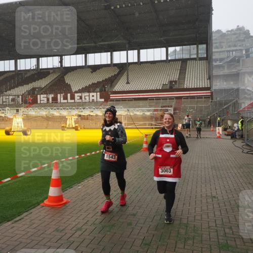 07.12.2025 - St. Pauli X-Mass-Run No. 15 Fabian Wolf http://msf.ph/oto/9379334 07.12.2025 10:07:35 Ziel 256, 265, 272, 517, 657, 685, 716, 767, 1187, 1234, 1447, 1449, 1543, 3003 meine-sportfotos.de