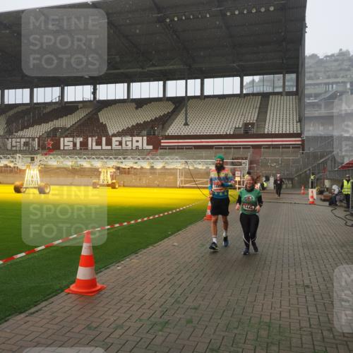 07.12.2025 - St. Pauli X-Mass-Run No. 15 Fabian Wolf http://msf.ph/oto/9379365 07.12.2025 10:07:41 Ziel 1447, 1449, 1543, 1905, 3003 meine-sportfotos.de