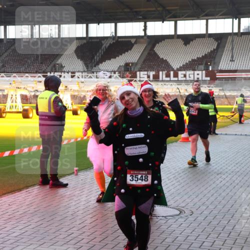 07.12.2025 - St. Pauli X-Mass-Run No. 15 Luisa Fischer http://msf.ph/oto/9379366 07.12.2025 10:33:50 Ziel 15, 3548, 3543, 83, 498, 828, 1268, 1329, 2054, 2065, 2486, 3543, 3548, 3791, 3901, 3902 meine-sportfotos.de