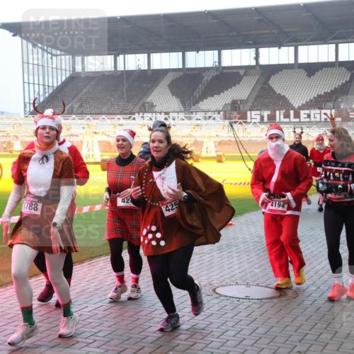 07.12.2025 - St. Pauli X-Mass-Run No. 15 Luisa Fischer http://msf.ph/oto/9379370 07.12.2025 10:06:36 Ziel 1788, 42, 425, 4194, 1394, 676, 2, 3, 34, 54, 127, 148, 180, 187, 424, 468, 512, 676, 805, 834, 893, 967, 969, 1119, 1369, 1479, 1480, 1788, 1789, 1791, 1832, 1937, 1946, 2756, 2757, 2894, 2968, 3093, 3172, 3196, 3213, 3232, 3534, 3535, 3536, 3537, 3812, 3814, 3857, 3859, 3877, 4194, 4195, 4235, 4236, 4237, 4246, 4251, 4657, 4665, 4670, 4672, 4676, 4677, 4736, 4739 meine-sportfotos.de