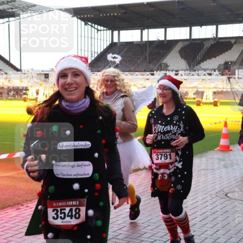 07.12.2025 - St. Pauli X-Mass-Run No. 15 Luisa Fischer http://msf.ph/oto/9379378 07.12.2025 10:33:52 Ziel 15, 3791, 15, 3548, 3543, 83, 498, 828, 1268, 1329, 2054, 2065, 2486, 2558, 3543, 3548, 3791, 3901, 3902 meine-sportfotos.de