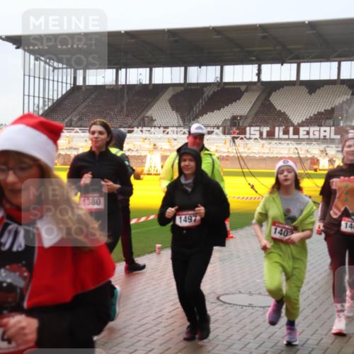 07.12.2025 - St. Pauli X-Mass-Run No. 15 Luisa Fischer http://msf.ph/oto/9379384 07.12.2025 11:11:16 Ziel 1380, 74, 1497, 1402, 1400, 29, 30, 31, 48, 49, 53, 122, 134, 660, 667, 669, 697, 698, 745, 1064, 1066, 1298, 1380, 1398, 1400, 1402, 1518, 1519, 1584, 1626, 1692, 1694, 1697, 1739, 1740, 2258, 2616, 3124, 3136, 4574 meine-sportfotos.de