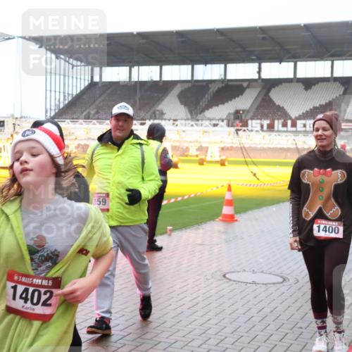 07.12.2025 - St. Pauli X-Mass-Run No. 15 Luisa Fischer http://msf.ph/oto/9379392 07.12.2025 11:11:18 Ziel 5, 1402, 159, 1400, 29, 30, 31, 48, 49, 122, 134, 660, 667, 669, 697, 698, 745, 1064, 1066, 1380, 1398, 1400, 1402, 1518, 1519, 1584, 1626, 1692, 1694, 1739, 1740, 2258, 2616, 2742, 3124, 3136, 4574 meine-sportfotos.de