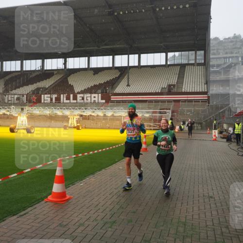 07.12.2025 - St. Pauli X-Mass-Run No. 15 Fabian Wolf http://msf.ph/oto/9379393 07.12.2025 10:07:41 Ziel 1447, 1449, 1543, 1905, 3003 meine-sportfotos.de