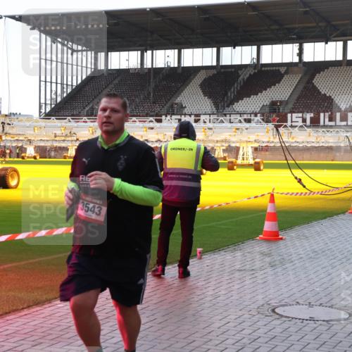 07.12.2025 - St. Pauli X-Mass-Run No. 15 Luisa Fischer http://msf.ph/oto/9379397 07.12.2025 10:33:54 Ziel 3543, 83, 498, 828, 1268, 1329, 2054, 2065, 2558, 3543, 3548, 3791, 3901, 3902 meine-sportfotos.de