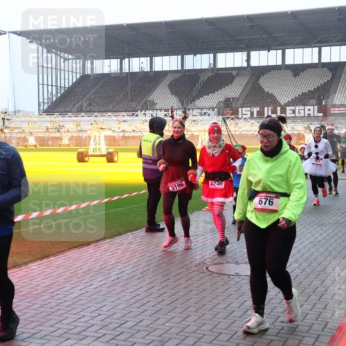 07.12.2025 - St. Pauli X-Mass-Run No. 15 Luisa Fischer http://msf.ph/oto/9379421 07.12.2025 10:06:40 Ziel 3172, 3196, 4246, 676, 1394, 99, 2366, 2, 3, 34, 127, 148, 180, 187, 424, 468, 562, 676, 805, 834, 893, 967, 969, 1119, 1369, 1479, 1480, 1788, 1789, 1791, 1832, 1937, 1946, 2756, 2757, 2894, 2968, 3093, 3172, 3196, 3213, 3232, 3534, 3535, 3536, 3537, 3812, 3814, 3857, 3859, 3877, 4194, 4195, 4235, 4236, 4237, 4246, 4251, 4459, 4657, 4665, 4670, 4672, 4676, 4677, 4736, 4739 meine-sportfotos.de