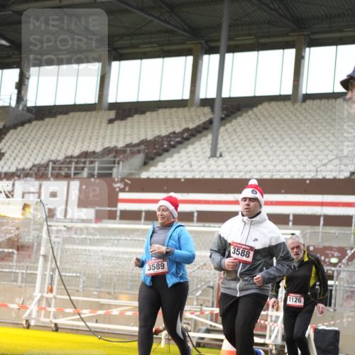 07.12.2025 - St. Pauli X-Mass-Run No. 15 Patografie http://msf.ph/oto/9379425 07.12.2025 10:13:04 Ziel 80, 1044, 1126, 1397, 1733, 2687, 2711, 2712, 3588, 3589, 4082, 4083, 4487, 4664 meine-sportfotos.de