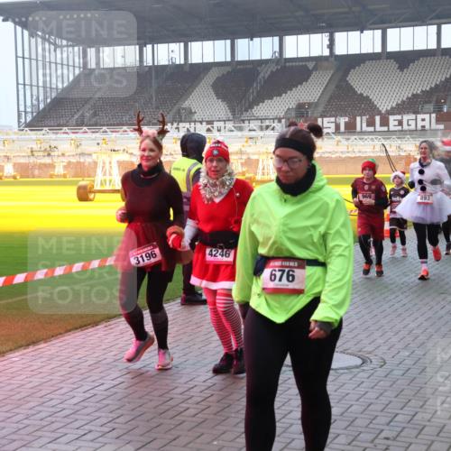 07.12.2025 - St. Pauli X-Mass-Run No. 15 Luisa Fischer http://msf.ph/oto/9379428 07.12.2025 10:06:40 Ziel 3196, 4246, 676, 969, 893, 1394, 2, 3, 34, 127, 148, 180, 187, 424, 468, 562, 676, 805, 834, 893, 967, 969, 1119, 1369, 1479, 1480, 1788, 1789, 1791, 1832, 1937, 1946, 2756, 2757, 2894, 2968, 3093, 3172, 3196, 3213, 3232, 3534, 3535, 3536, 3537, 3812, 3814, 3857, 3859, 3877, 4194, 4195, 4235, 4236, 4237, 4246, 4251, 4459, 4657, 4665, 4670, 4672, 4676, 4677, 4736, 4739 meine-sportfotos.de
