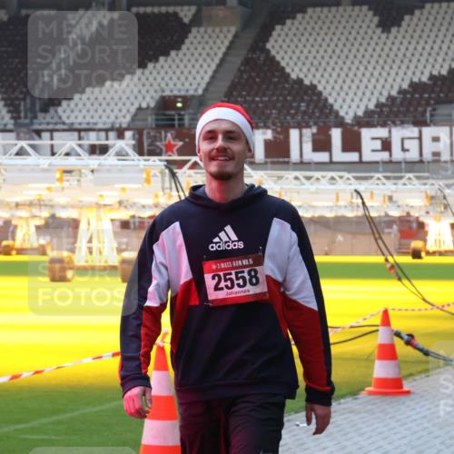 07.12.2025 - St. Pauli X-Mass-Run No. 15 Luisa Fischer http://msf.ph/oto/9379435 07.12.2025 10:34:29 Ziel 15, 2558, 2558 meine-sportfotos.de