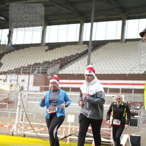 07.12.2025 - St. Pauli X-Mass-Run No. 15 Patografie http://msf.ph/oto/9379438 07.12.2025 10:13:04 Ziel 80, 1044, 1126, 1397, 1733, 2687, 2711, 2712, 3588, 3589, 4082, 4083, 4487, 4664 meine-sportfotos.de